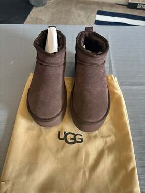 UGG Classic Ultra Mini Platform Boots in Burnt Cedar/Chocolate Brown